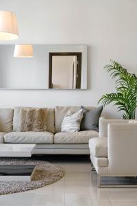 Fotografie z fotogalerie ubytování Nice & Comfy 1BR w/ Marina Views / Walk to beach v Dubaji
