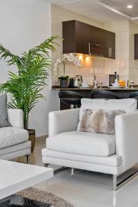 Fotografie z fotogalerie ubytování Nice & Comfy 1BR w/ Marina Views / Walk to beach v Dubaji
