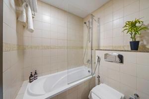Fotografie z fotogalerie ubytování Nice & Comfy 1BR w/ Marina Views / Walk to beach v Dubaji