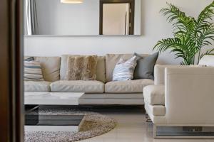 Fotografie z fotogalerie ubytování Nice & Comfy 1BR w/ Marina Views / Walk to beach v Dubaji