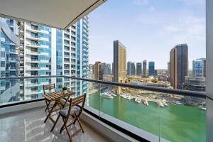 Fotografie z fotogalerie ubytování Nice & Comfy 1BR w/ Marina Views / Walk to beach v Dubaji