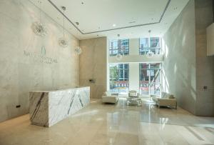 Fotografie z fotogalerie ubytování Nice & Comfy 1BR w/ Marina Views / Walk to beach v Dubaji