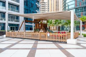 Fotografie z fotogalerie ubytování Nice & Comfy 1BR w/ Marina Views / Walk to beach v Dubaji