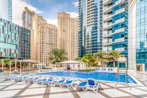 Fotografie z fotogalerie ubytování Nice & Comfy 1BR w/ Marina Views / Walk to beach v Dubaji