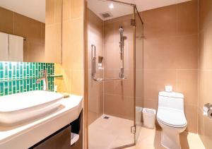 Ein Badezimmer in der Unterkunft Radisson Resort and Suites Phuket
