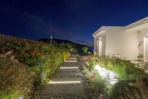 A garden outside Niva Kamiros Apartments