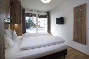 En eller flere senger på et rom på Ski & Golf Suites Zell am See by Alpin Rentals