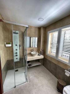 a bathroom with a shower and a sink at Villa Aguacate in Teror