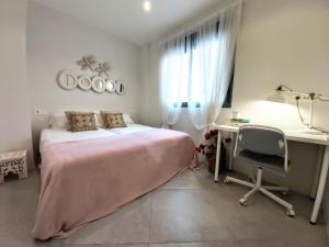 Postel nebo postele na pokoji v ubytování Triana Procurador con Terraza Privada