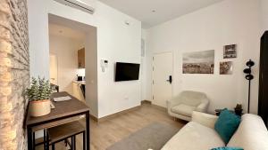TV a/nebo společenská místnost v ubytování Mata Mua Suites
