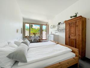 a large bed in a room with a kitchen at Casa Las Caglias in Flims