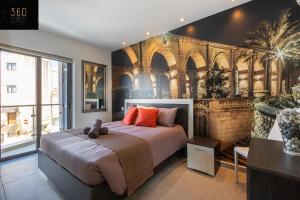 High-End central APT with comfy BED & Super WIFI by 360 Estates客房内的一张或多张床位