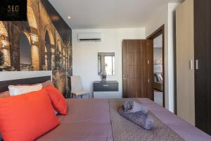 High-End central APT with comfy BED & Super WIFI by 360 Estates的休息区