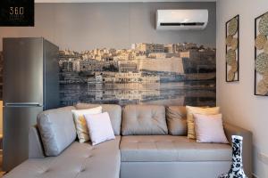 High-End central APT with comfy BED & Super WIFI by 360 Estates的休息区