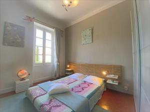 a bedroom with a bed and a window at Villa Elva in Le Plan-de-la-Tour