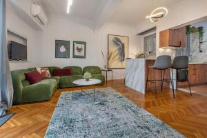 Kuchyň nebo kuchyňský kout v ubytování Friends & family 3broom apt, downtown Athens-FIX