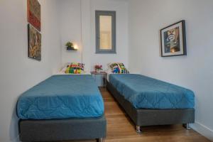 Postel nebo postele na pokoji v ubytování Friends & family 3broom apt, downtown Athens-FIX