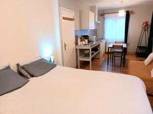 Posteľ alebo postele v izbe v ubytovaní Gîte de l'écureuil62, près des plages et de la forêt