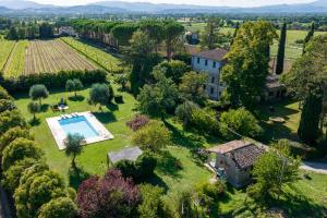 an aerial view of an estate with a swimming pool and a vineyard at Villa Lama by Mmega in Lama