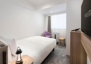 Postel nebo postele na pokoji v ubytování Tokyu Stay Shibuya Shin-Minamiguchi