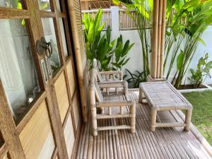 Ein Garten an der Unterkunft Bamboo Bungalows