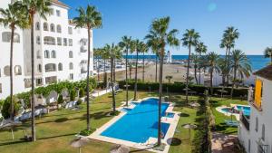 Swimmingpoolen hos eller tæt på Marina Real 414