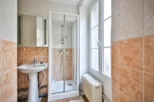 Kúpeľňa v ubytovaní 21#Studio 2Pers#Sèvres-Lecourbe#Necker + 9 fotografií