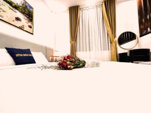 Postel nebo postele na pokoji v ubytování Dương Đông Hotel