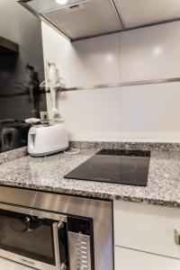 A kitchen or kitchenette at Apartamentos & casas rurales Santo Domingo de Silos