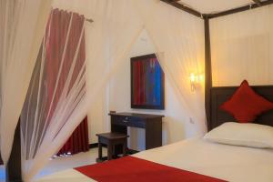 Postel nebo postele na pokoji v ubytování Eden Roc Guest Inn