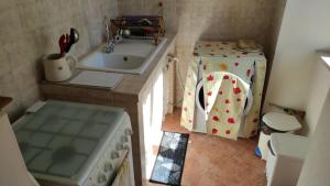 a small kitchen with a sink and a stove at Allacattedrale in Sora