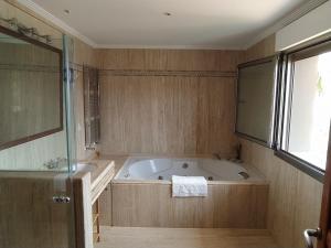 Kúpeľňa v ubytovaní Nuza, Villa con Piscina y Barbacoa