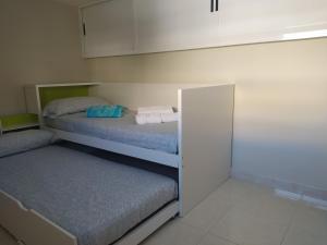 Posteľ alebo postele v izbe v ubytovaní Nuza, Villa con Piscina y Barbacoa