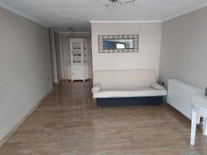 Posedenie v ubytovaní Nuza, Villa con Piscina y Barbacoa