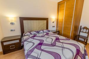 A bed or beds in a room at Apartamentos & casas rurales Santo Domingo de Silos