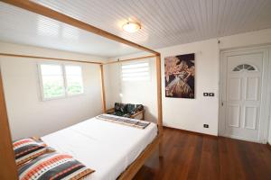 Postel nebo postele na pokoji v ubytování 972D1 - Résidences Tamarin Haut de villa Tamarin 200m2 vue panoramique