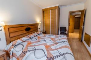 A bed or beds in a room at Apartamentos & casas rurales Santo Domingo de Silos