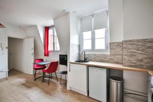 Kuchyňa alebo kuchynka v ubytovaní 42#Studio 2Pers#Sèvres-Lecourbe#Necker