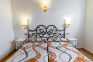 Posteľ alebo postele v izbe v ubytovaní Apartamentos & casas rurales Santo Domingo de Silos