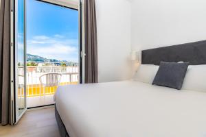 Postel nebo postele na pokoji v ubytování Hotel Isabella Sorrento + 37 fotografií