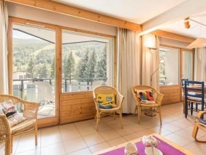 a room with chairs and a balcony with a view at Appartement La Salle-les-Alpes, 3 pièces, 8 personnes - FR-1-330F-34 in Serre Chevalier