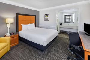 Postel nebo postele na pokoji v ubytování La Quinta Inn by Wyndham Laredo I-35