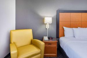 Postel nebo postele na pokoji v ubytování La Quinta Inn by Wyndham Laredo I-35