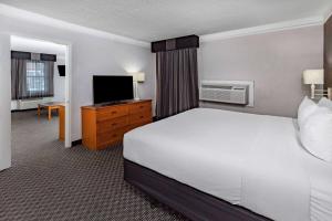 Postel nebo postele na pokoji v ubytování La Quinta Inn by Wyndham Laredo I-35