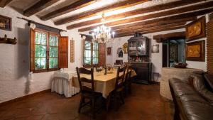 a dining room with a table and chairs at Molino Rodete Jimera de Libar by Ruralidays in Jimera de Líbar