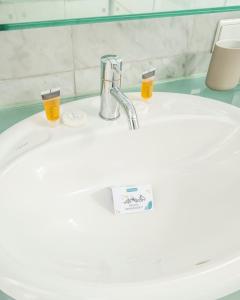A bathroom at Penthouse Staatsoper