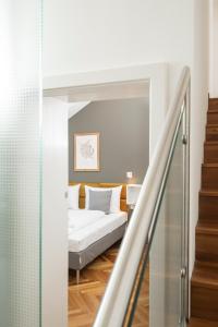 A bed or beds in a room at Penthouse Staatsoper