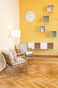 A seating area at Penthouse Staatsoper