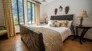 Voodi või voodid majutusasutuse Boungainvillea 7105 Luxury Apartment - Reserva Conchal toas