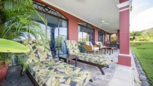 Aed väljaspool majutusasutust Boungainvillea 7105 Luxury Apartment - Reserva Conchal